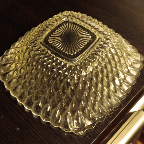 SQUARE GLASS PATTERNED BOWL - Picture 2 of 2